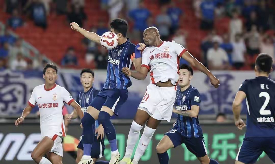 武汉三镇发布备战花絮，今晨伤情更新，CBA常规赛任务艰巨，赛程密集仍需轮换的简单介绍